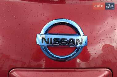 Хэтчбек Nissan Leaf 2012 в 
