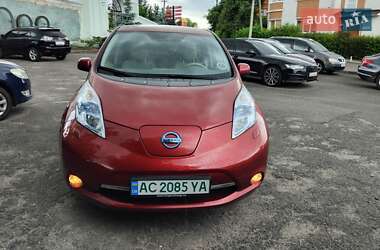 Хэтчбек Nissan Leaf 2012 в 