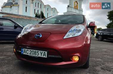 Хэтчбек Nissan Leaf 2012 в 