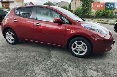 Хэтчбек Nissan Leaf 2012 в 