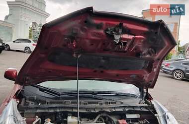 Хэтчбек Nissan Leaf 2012 в 
