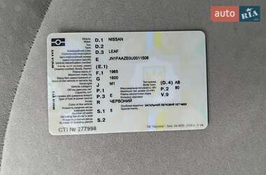 Хэтчбек Nissan Leaf 2012 в 