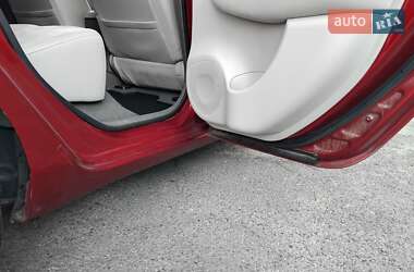Хэтчбек Nissan Leaf 2012 в 