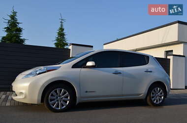 Хэтчбек Nissan Leaf 2016 в 