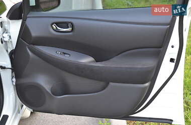 Хэтчбек Nissan Leaf 2016 в 