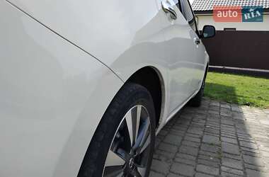 Хетчбек Nissan Leaf 2017 в 