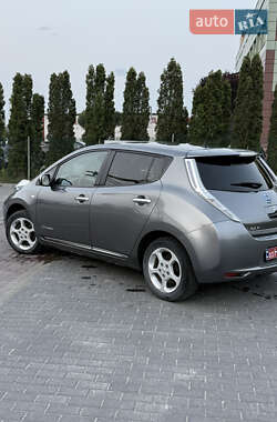 Хэтчбек Nissan Leaf 2016 в 