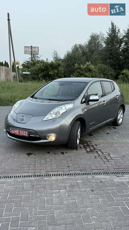 Хэтчбек Nissan Leaf 2016 в 
