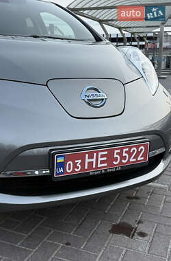 Хэтчбек Nissan Leaf 2016 в 