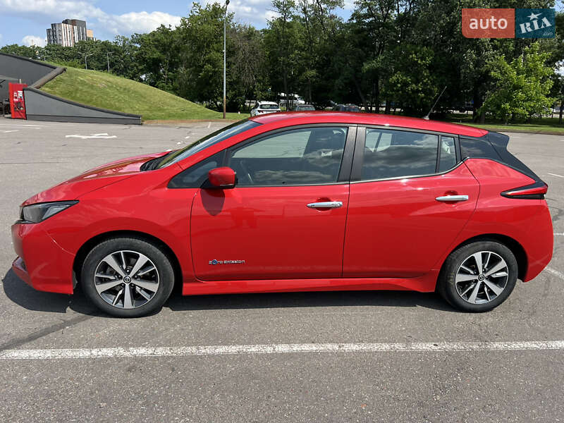 Хэтчбек Nissan Leaf 2019 в Киеве