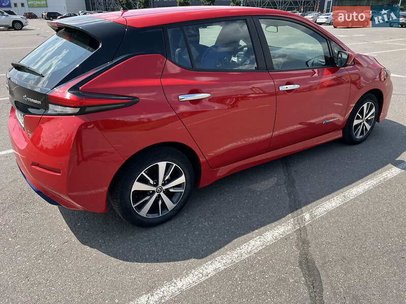 Хэтчбек Nissan Leaf 2019 в Киеве