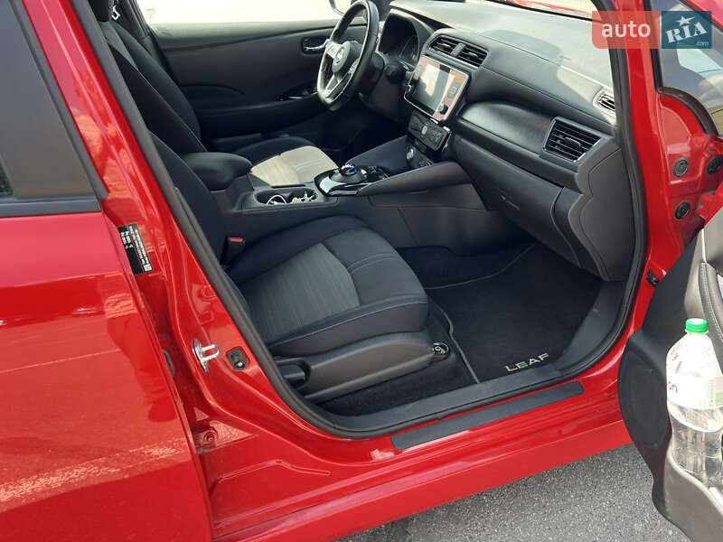 Хэтчбек Nissan Leaf 2019 в Киеве
