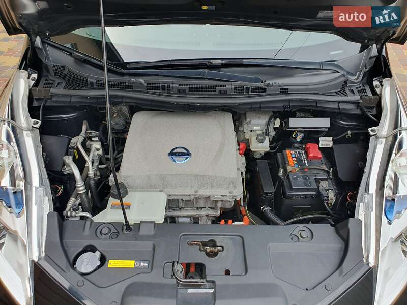 Хетчбек Nissan Leaf 2013 в Горі