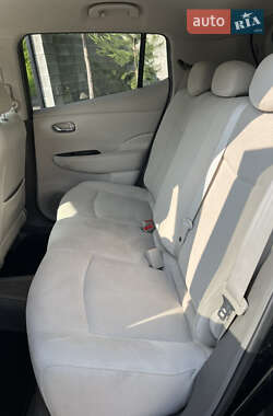 Хэтчбек Nissan Leaf 2012 в 
