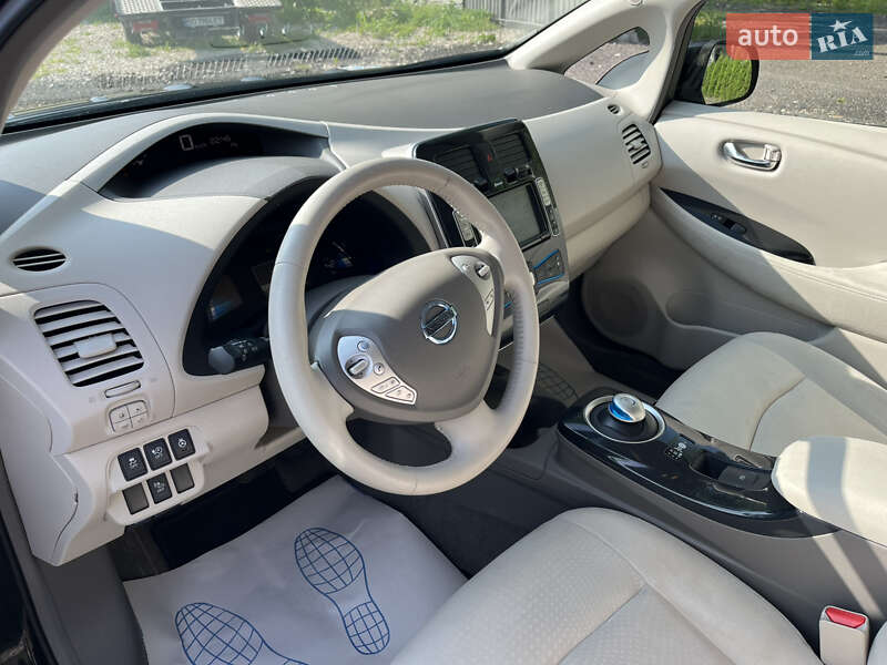 Хэтчбек Nissan Leaf 2012 в Кременце