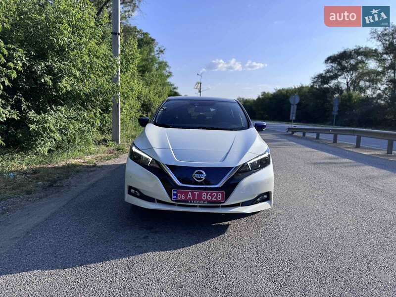 Хетчбек Nissan Leaf 2019 в Дніпрі