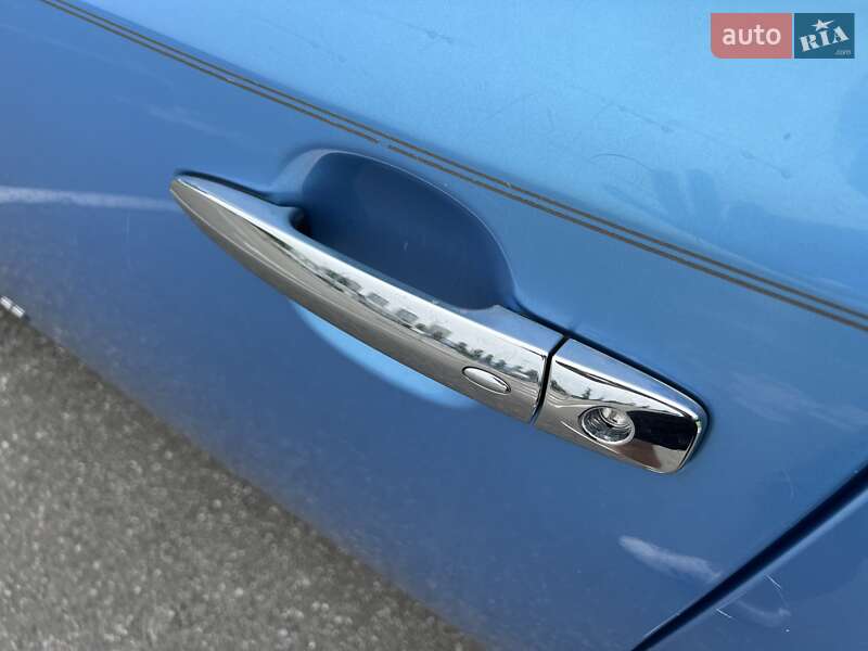 Хетчбек Nissan Leaf 2012 в Києві