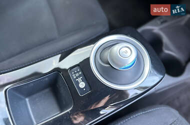 Хэтчбек Nissan Leaf 2016 в 