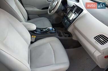 Хэтчбек Nissan Leaf 2012 в 