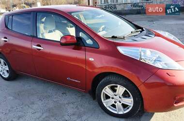 Хэтчбек Nissan Leaf 2012 в 