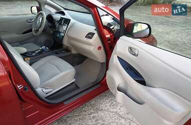 Хэтчбек Nissan Leaf 2012 в 