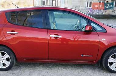 Хэтчбек Nissan Leaf 2012 в 