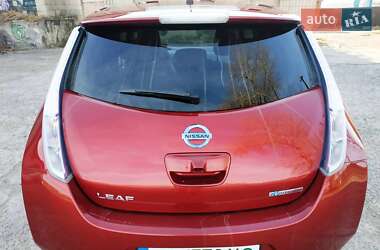 Хэтчбек Nissan Leaf 2012 в 