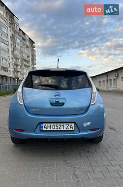 Хэтчбек Nissan Leaf 2012 в 