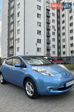 Хэтчбек Nissan Leaf 2012 в 