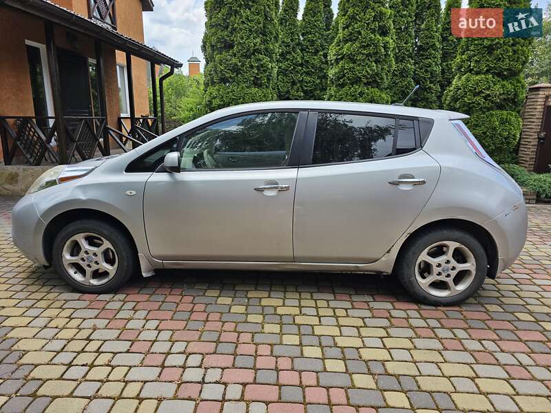 Хэтчбек Nissan Leaf 2011 в Киеве