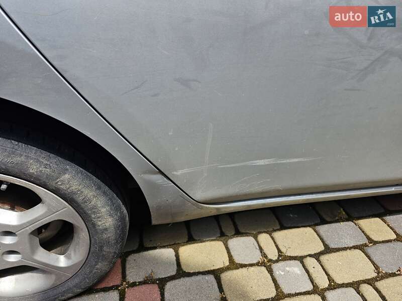 Хэтчбек Nissan Leaf 2011 в Киеве