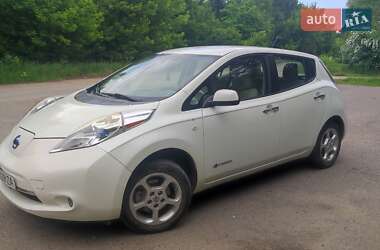 Хэтчбек Nissan Leaf 2012 в 