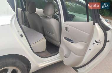 Хэтчбек Nissan Leaf 2012 в 
