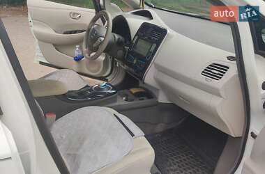 Хэтчбек Nissan Leaf 2012 в 