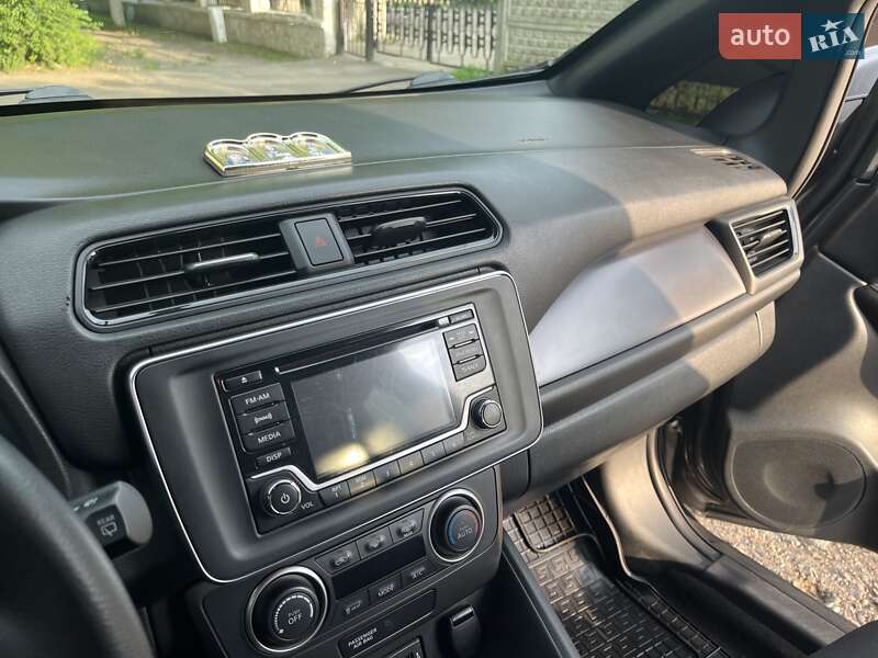 Хэтчбек Nissan Leaf 2018 в Умани