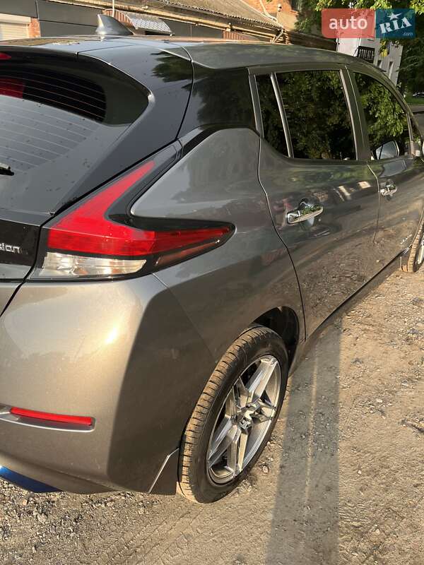 Хэтчбек Nissan Leaf 2018 в Умани