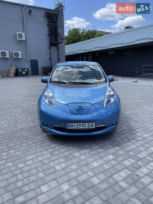 Хетчбек Nissan Leaf 2011 в 