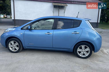 Хэтчбек Nissan Leaf 2012 в 