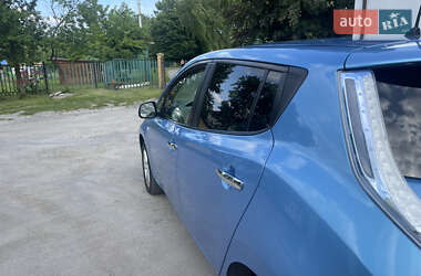 Хэтчбек Nissan Leaf 2012 в 