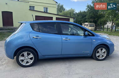 Хэтчбек Nissan Leaf 2012 в 