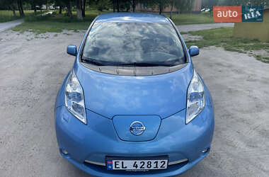 Хэтчбек Nissan Leaf 2012 в 