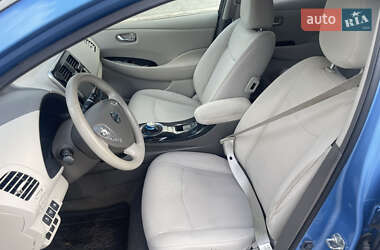 Хэтчбек Nissan Leaf 2012 в 