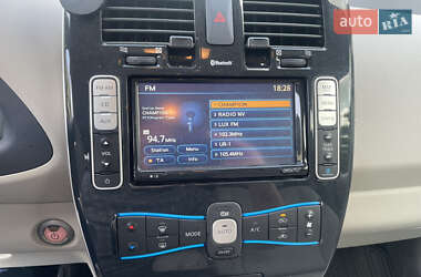 Хэтчбек Nissan Leaf 2012 в 