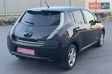 Хэтчбек Nissan Leaf 2013 в 