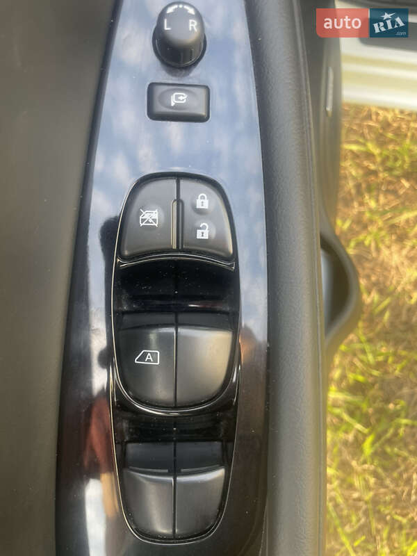 Хэтчбек Nissan Leaf 2015 в Киеве