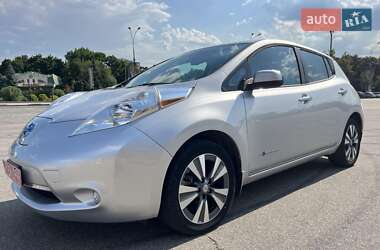 Хэтчбек Nissan Leaf 2015 в 