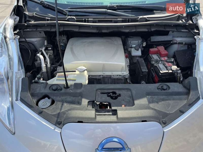 Хэтчбек Nissan Leaf 2015 в Харькове