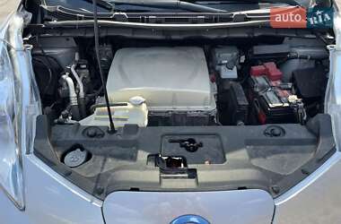 Хэтчбек Nissan Leaf 2015 в 
