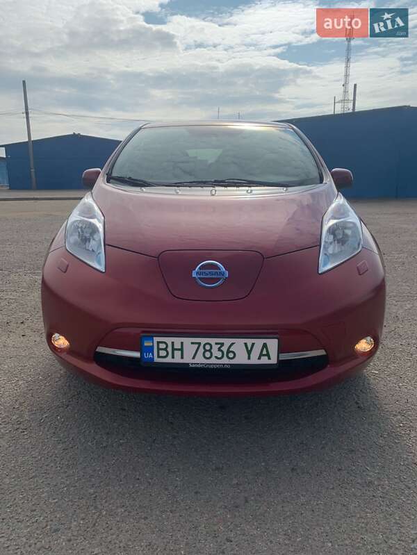 Хэтчбек Nissan Leaf 2017 в Южном