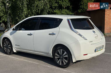 Хэтчбек Nissan Leaf 2016 в 